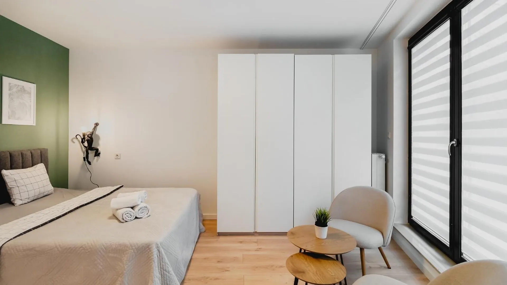 Central Warsaw Apartment - Great Location-Cozy Studio With Balcony - Towarowa 0*,  Poland